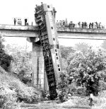 derailed_train_455.jpg